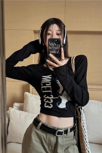 Sweet hot girl short top women's spring and autumn design niche American style unique chic black right shoulder long sleeve T-shirt ins