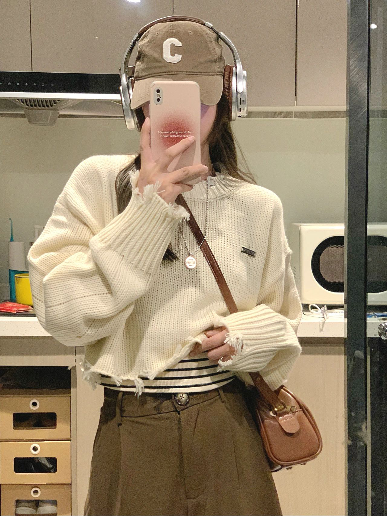 Loose outer wear long sleeve ripped short knitted sweater