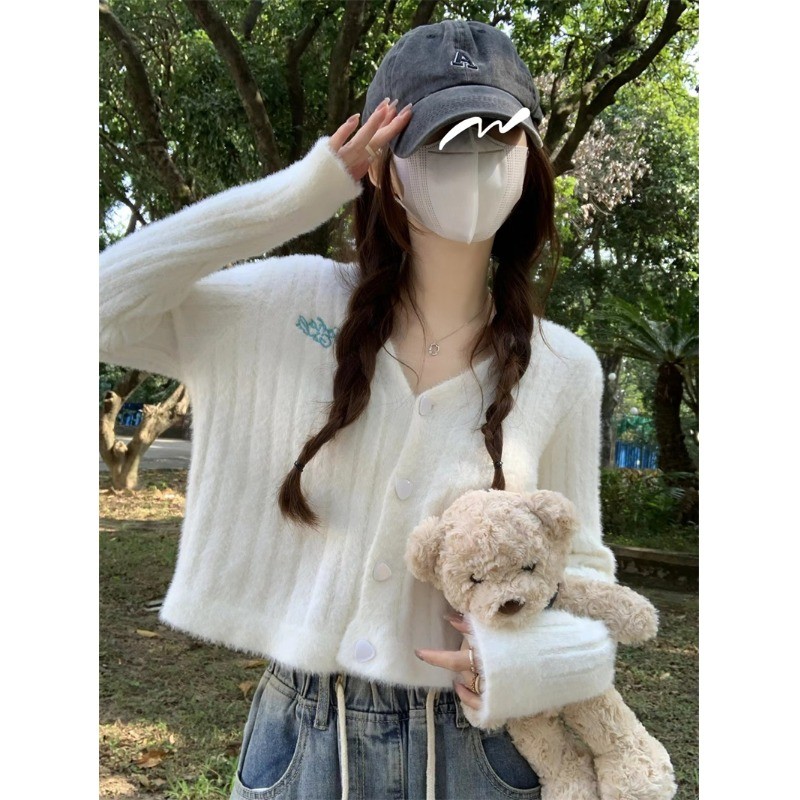 2023 new autumn style small gentle style soft waxy sweater for women loose short long-sleeved sweater jacket