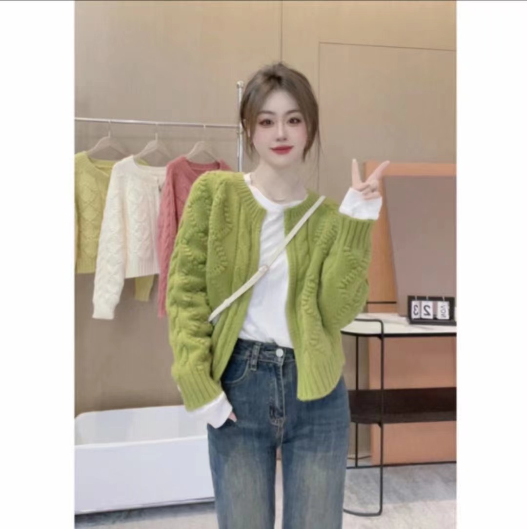 Design sense, niche, western style, age-reducing twist knitted sweater for women, autumn and winter loose, lazy style, slim wool top jacket