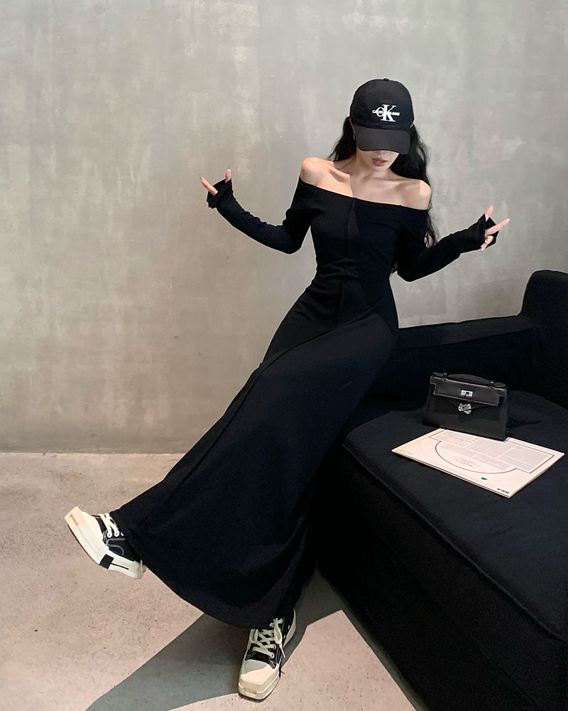 Early autumn new French high-end one-shoulder design black long-sleeved knitted dress
