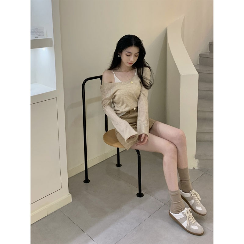 Gentle and Pure Desire Hot Girl Fake Two-Piece Knitted Sweater Women 2023 New Spring and Autumn One-line Collar Off-Shoulder Long-Sleeved Top Women