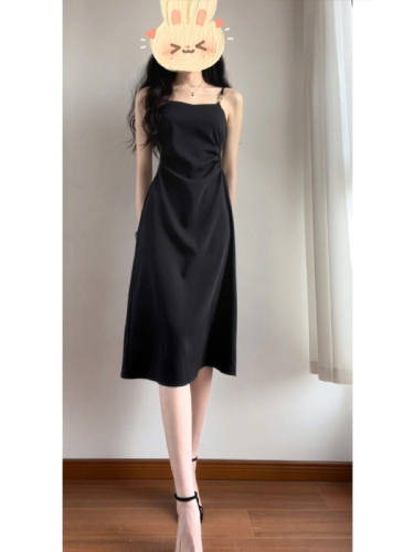French design sense black bag hip mid-length 2023 summer new slim fit thin waist suspender dress