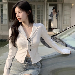 Short V-neck lapel shirt, slim fitting white T-shirt, paired with early autumn versatile long sleeved top for women