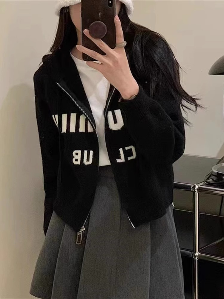 Fashionable age-reducing hooded knitted cardigan women's design niche letter zipper short top