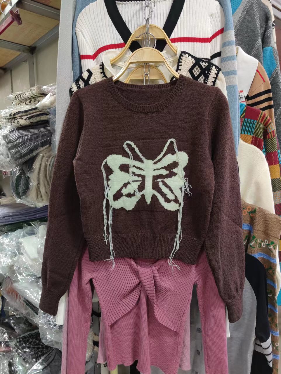 Autumn and Winter American Retro Casual Sweater Butterfly Embroidery Long Sleeve Round Neck Knit Short Tops for Women