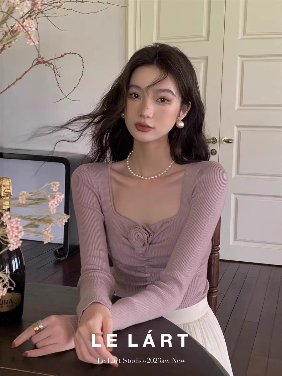 2023 Early Autumn New Korean Design Flower Pleated Slim Knitted Sweater Niche Pure Desire Versatile Slim Top
