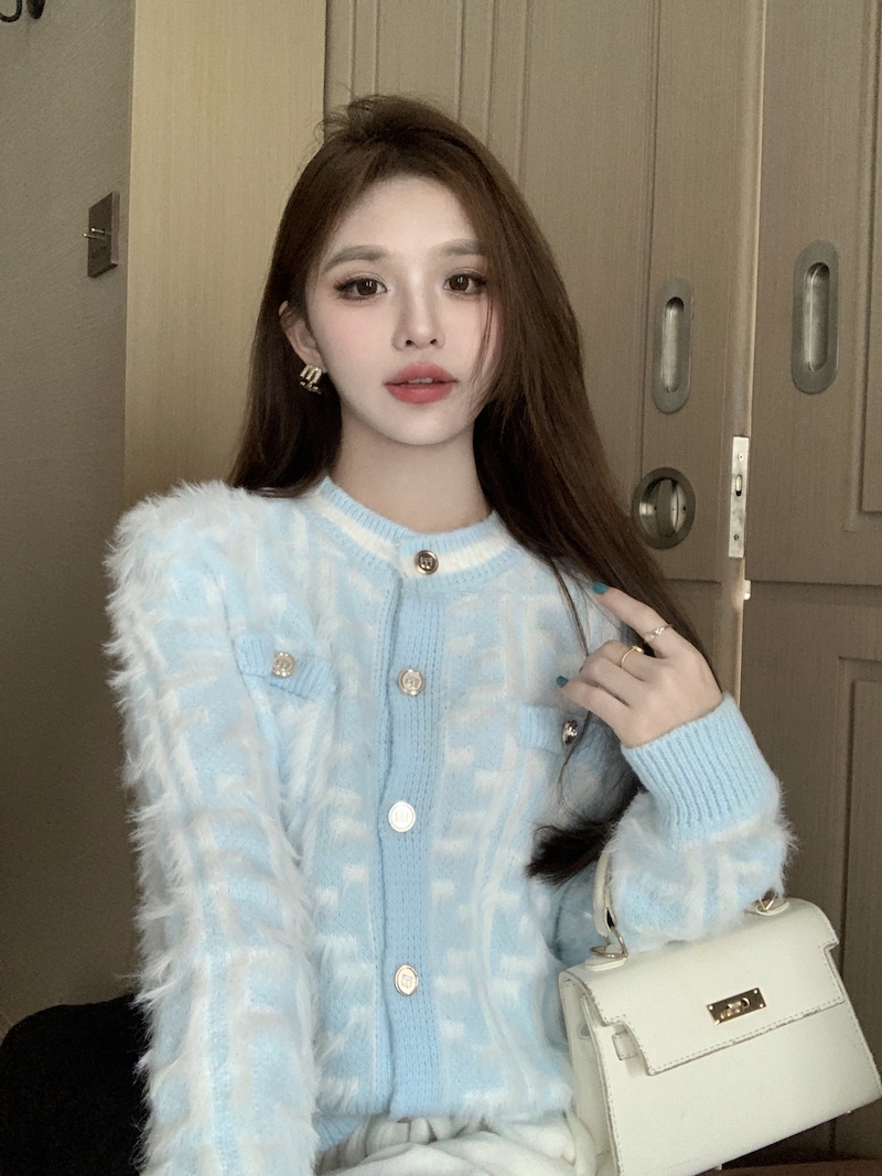 Gentle design single-breasted sweater jacket for women in autumn and winter new style high-end lady super top