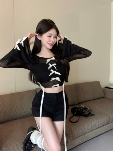 Sweet cool hot girl round neck bell sleeve short T-shirt long sleeve design niche versatile retro top