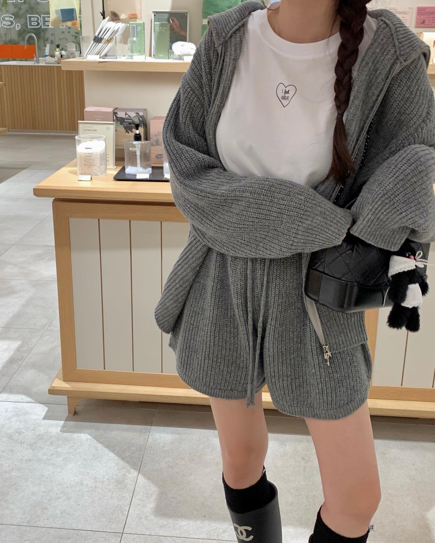 Korean Dongdaemun autumn new shawl knitted cardigan + shorts