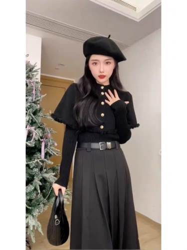 2023 new autumn and winter French high-end tassel knitted cape shawl V-neck bottoming shirt top two-piece set for women