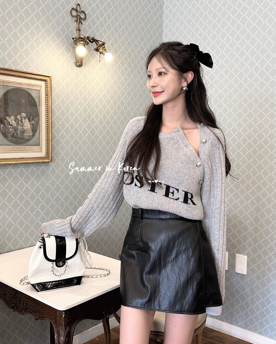 South Korea's Dongdaemun 2023 early autumn new fashionable round neck letter buttoned loose and versatile long-sleeved sweater top