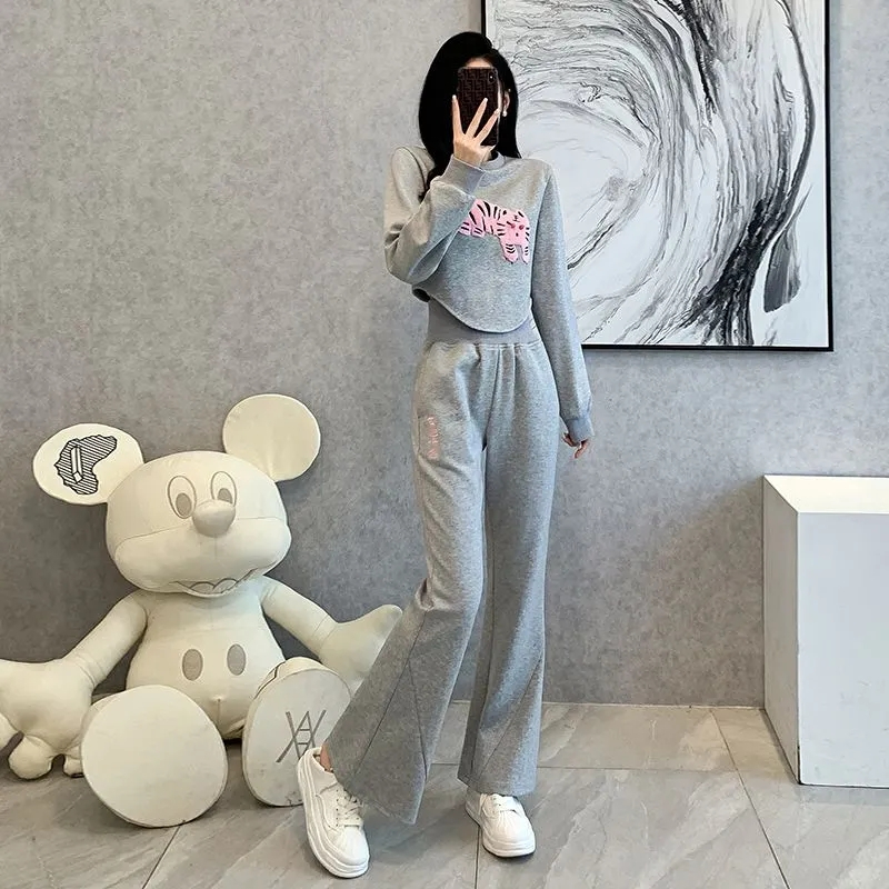 Casual sports suit for women, autumn new style, fashionable, internet celebrity, short sweatshirt, wide-leg pants, two-piece set