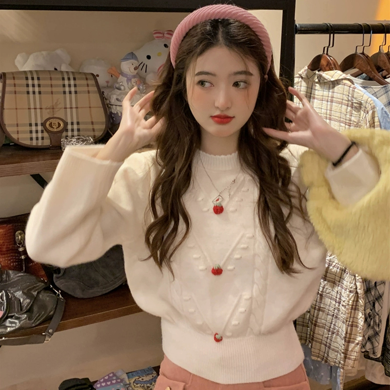 Sweet three-dimensional strawberry pullover sweater for women in spring, autumn and winter, niche loose waisted short knitted sweater top