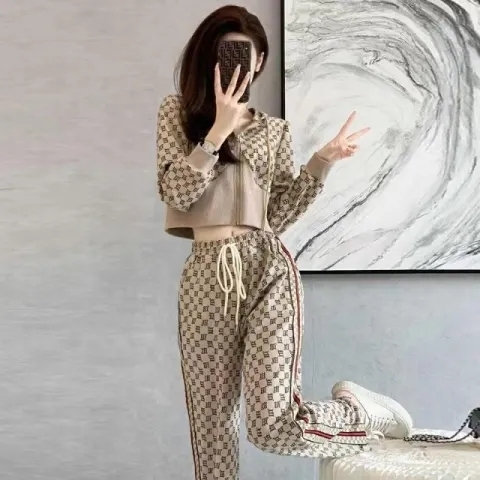 High-end temperament sports and leisure suits for women spring 2023 new cardigans fashionable wide-leg pants two-piece set