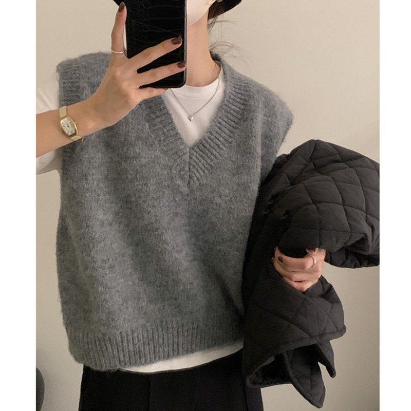 V-neck knitted vest for women 2023 autumn and winter new style loose lazy style layered pullover bottoming sweater vest