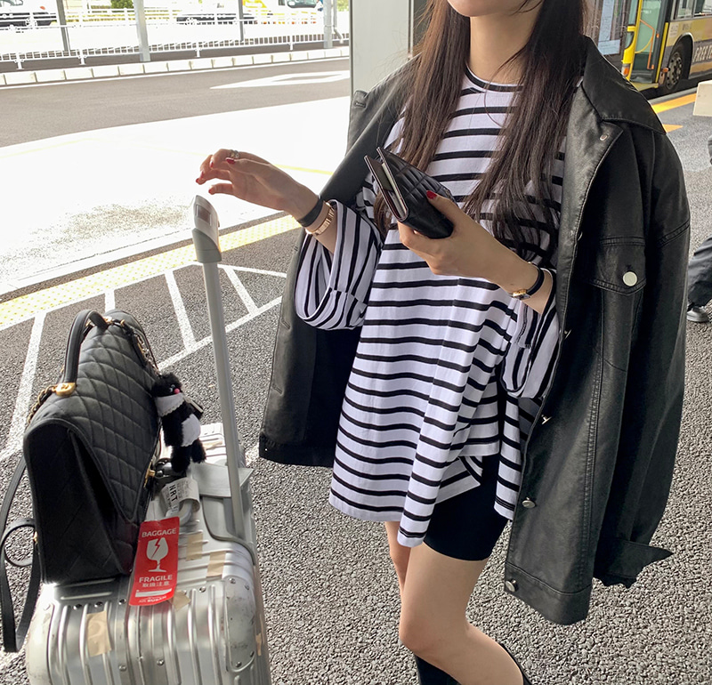 Versatile bottoming striped T-shirt