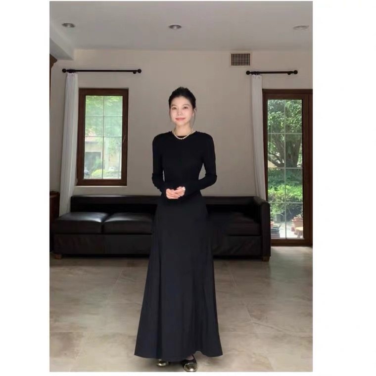 郭九九呢棉質黑色圓領長袖修身顯瘦名媛打底連衣裙女秋設計感長裙