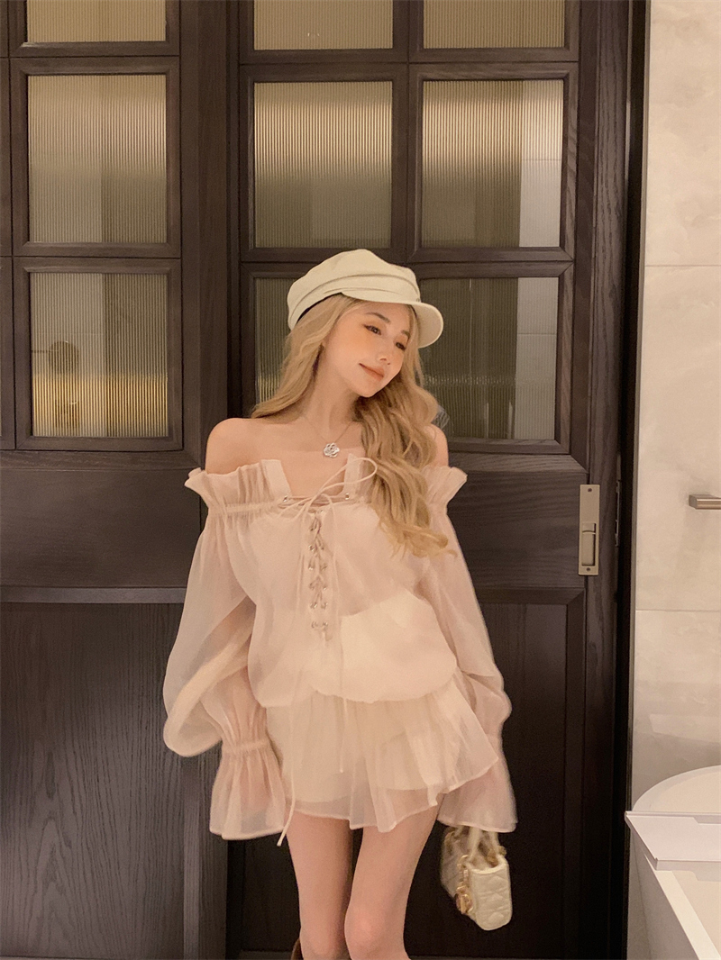 ~Sexy off-shoulder fairy gauze shirt with one-shoulder lantern sleeves, waisted drawstring top for women