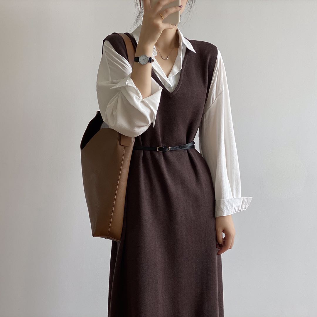 Looks great when layered. Slightly chubby custom pear-shaped mm Korean fashion style versatile V-neck design loose dress