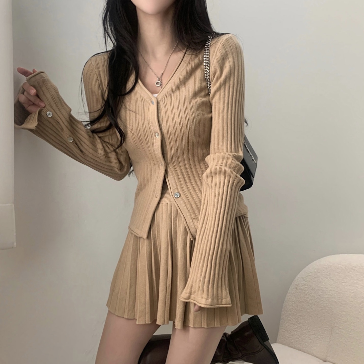 Korean ins autumn and winter knitted suit for women sweet and spicy sweater waist pleated knitted short skirt pleated skirt
