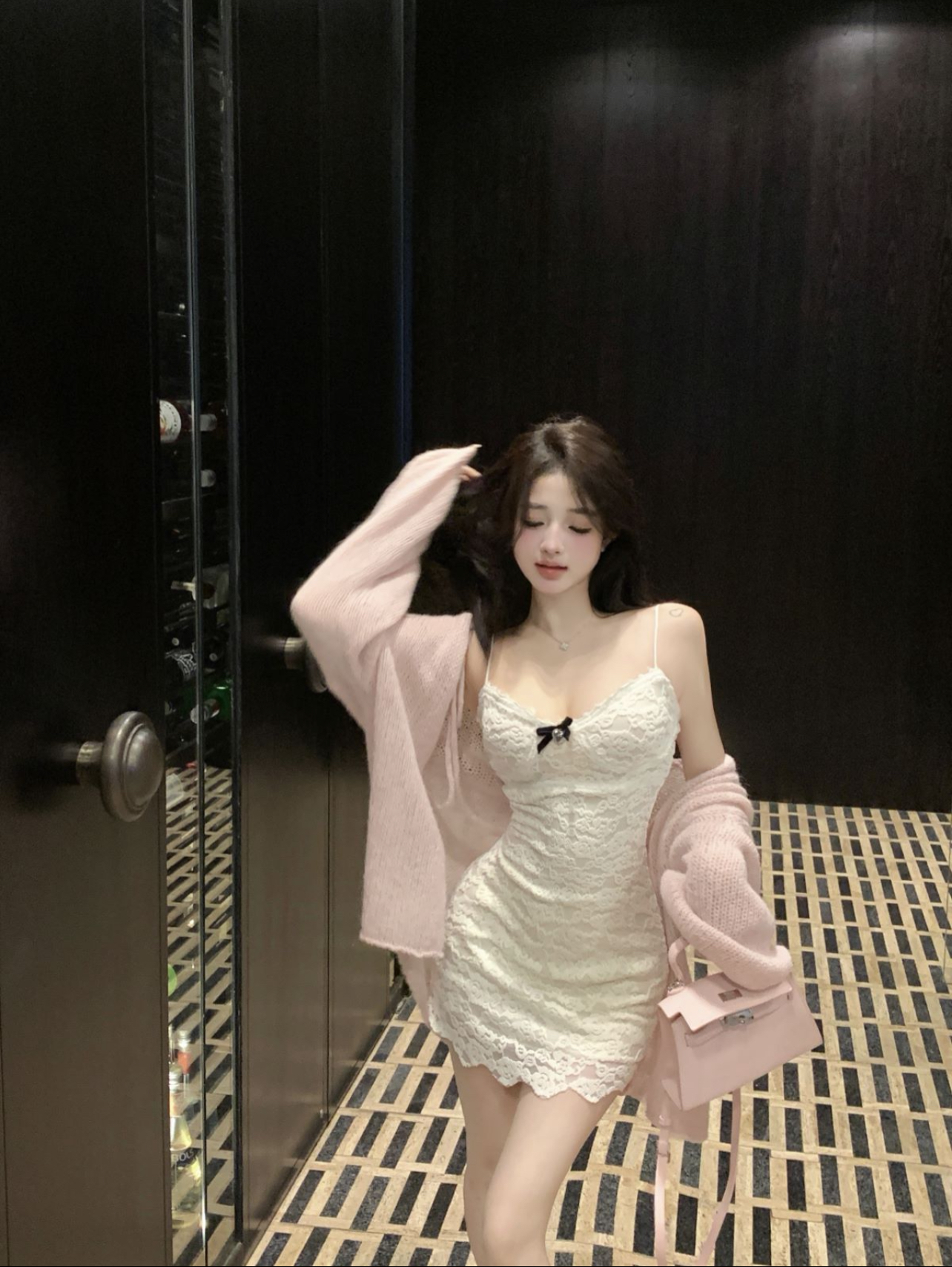 Beautiful sister wears a mohair knitted cardigan with a V-neck loose lace hip-hugging skirt with pure lust design