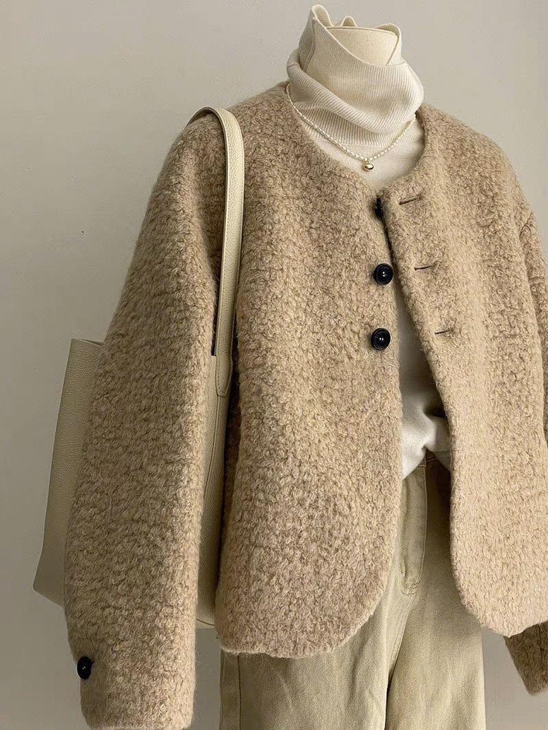 2023 Korean drama heroine Xiaoxiang short coat lamb soft and waxy milk series age-reducing petite milk tea color spring and autumn