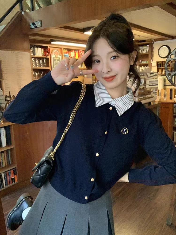 Fake two-piece knitted cardigan 2023 early autumn new style retro college style long-sleeved top