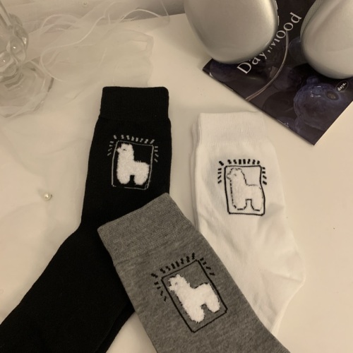 Korean version of cartoon plush alpaca cute personalized socks simple and versatile mid-calf socks for men and women 3 pairs