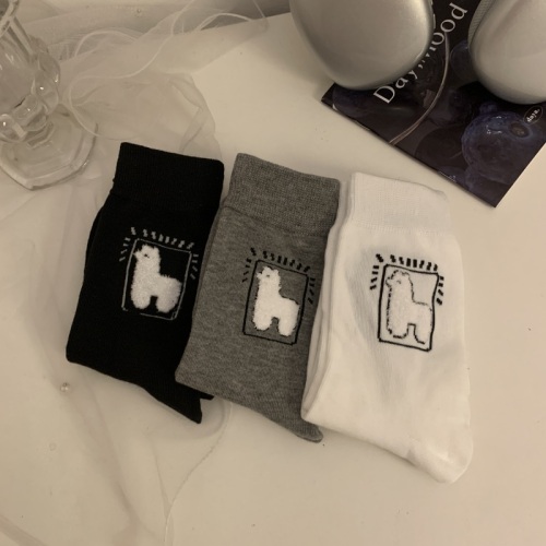 Korean version of cartoon plush alpaca cute personalized socks simple and versatile mid-calf socks for men and women 3 pairs