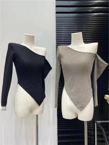 Sexy one-shoulder long-sleeved T-shirt for women with autumn design, irregular off-shoulder pure lust hot girl slimming top
