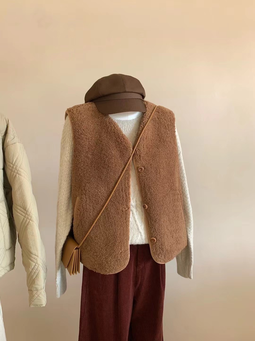 ~ 2023 new fashionable round neck furry loose slim cardigan vest jacket