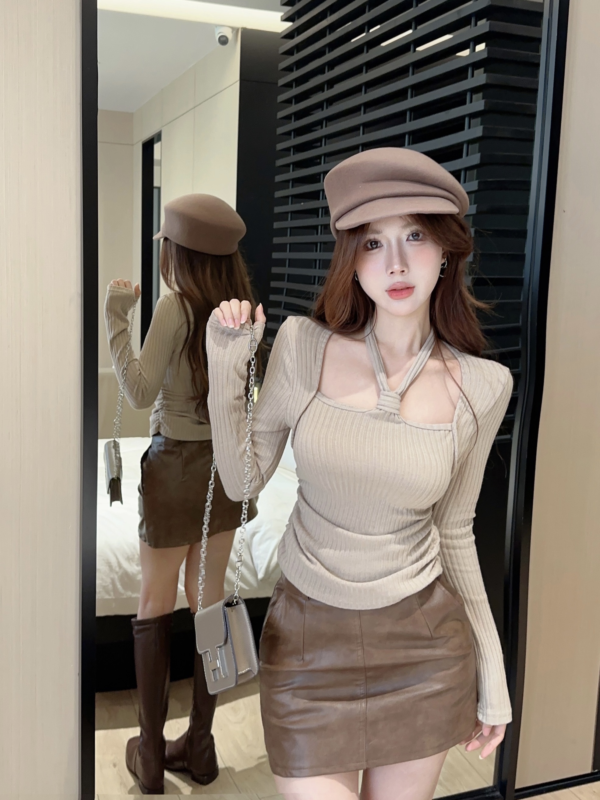 ~新款辣妹黑色掛脖性感內搭外穿洋氣修身收腰純欲短上衣