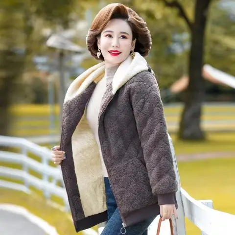 Velvet thickening autumn and winter new large size women's jacket women's fashion hooded mother's wear
