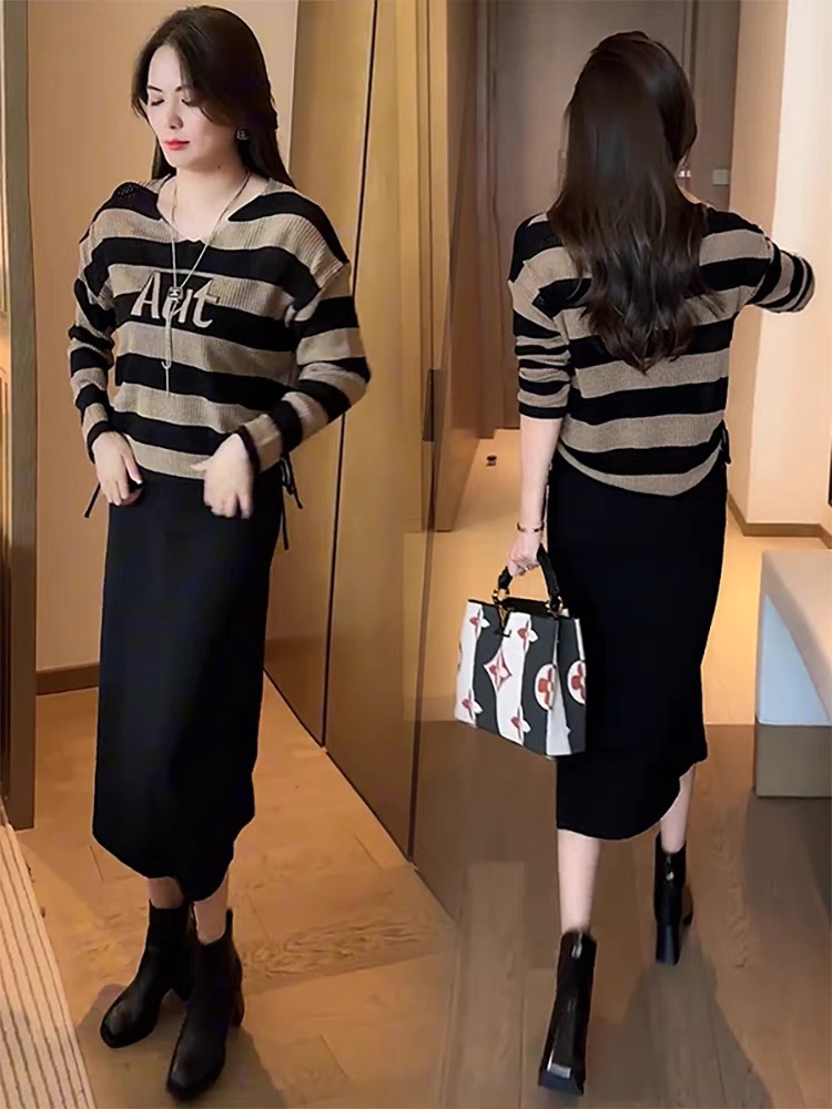 長袖連衣裙套裝女2023秋季新款洋氣質V領條紋針織衫吊帶裙兩件套