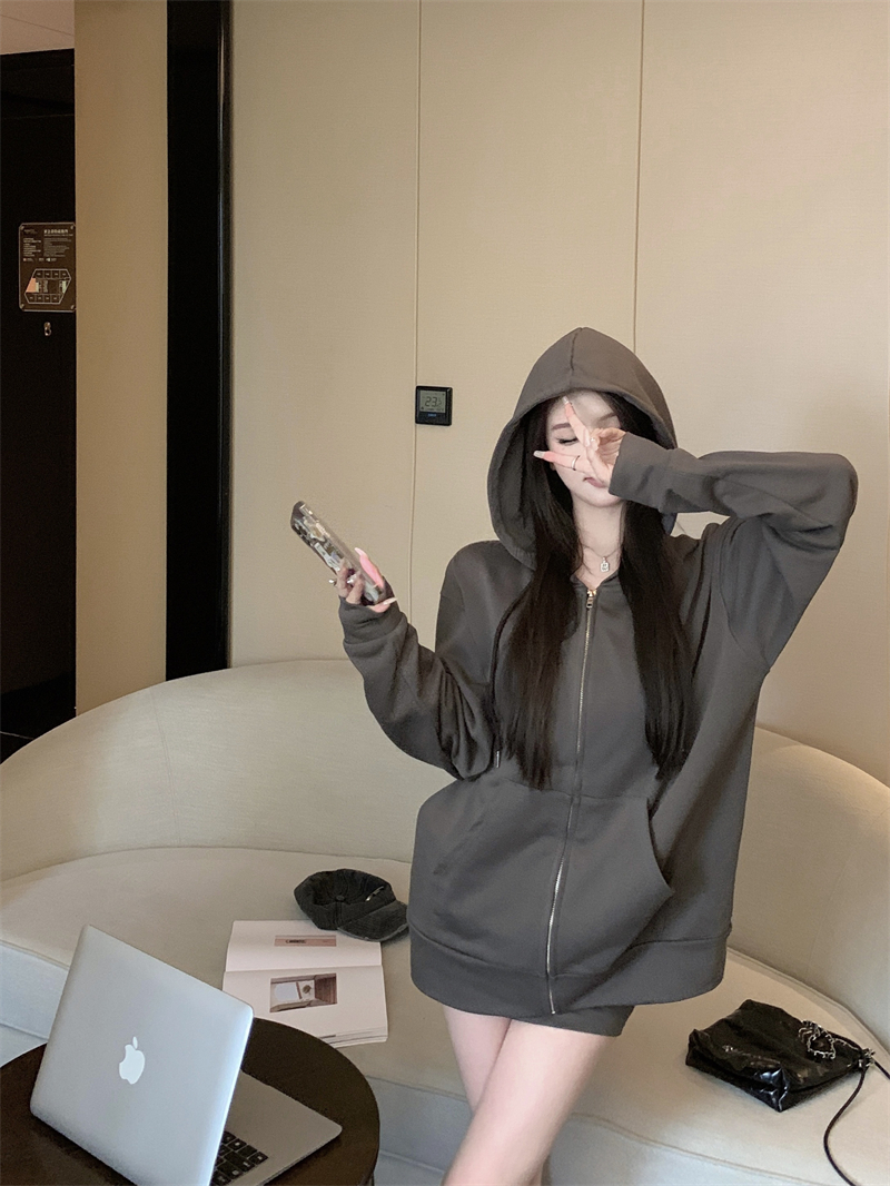 Early autumn sweatshirt suit hits the streets with high-end women's hooded jacket, A-line slimming skirt