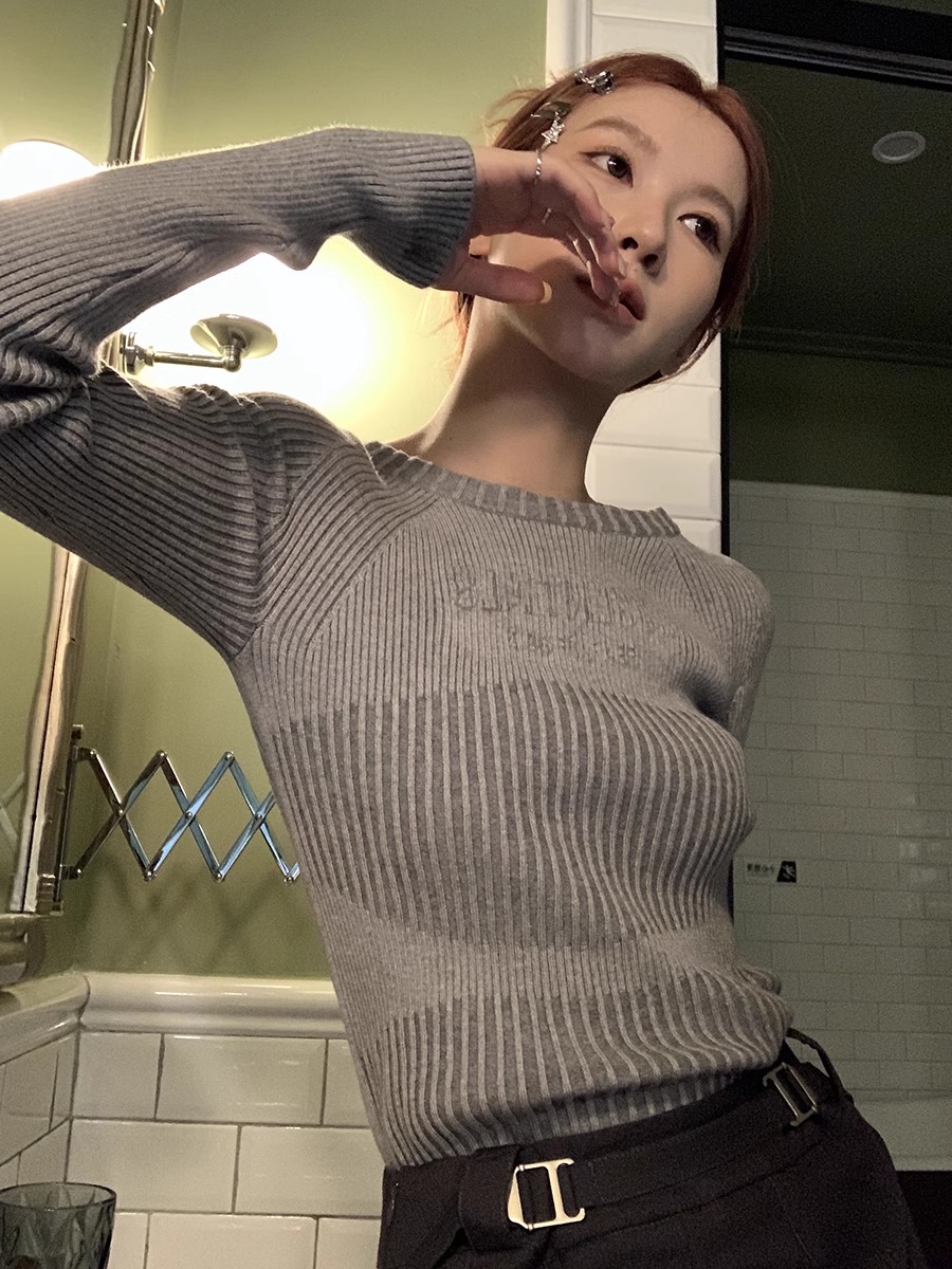 紅人館毛衣女秋冬2023新款加厚內搭打底灰色小眾設計感針織衫
