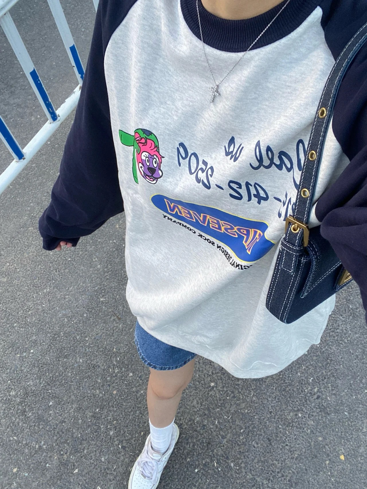 撞色拼接印花圓領衛衣 食毛華棉復牛奶絲薄/復銀狐絨厚