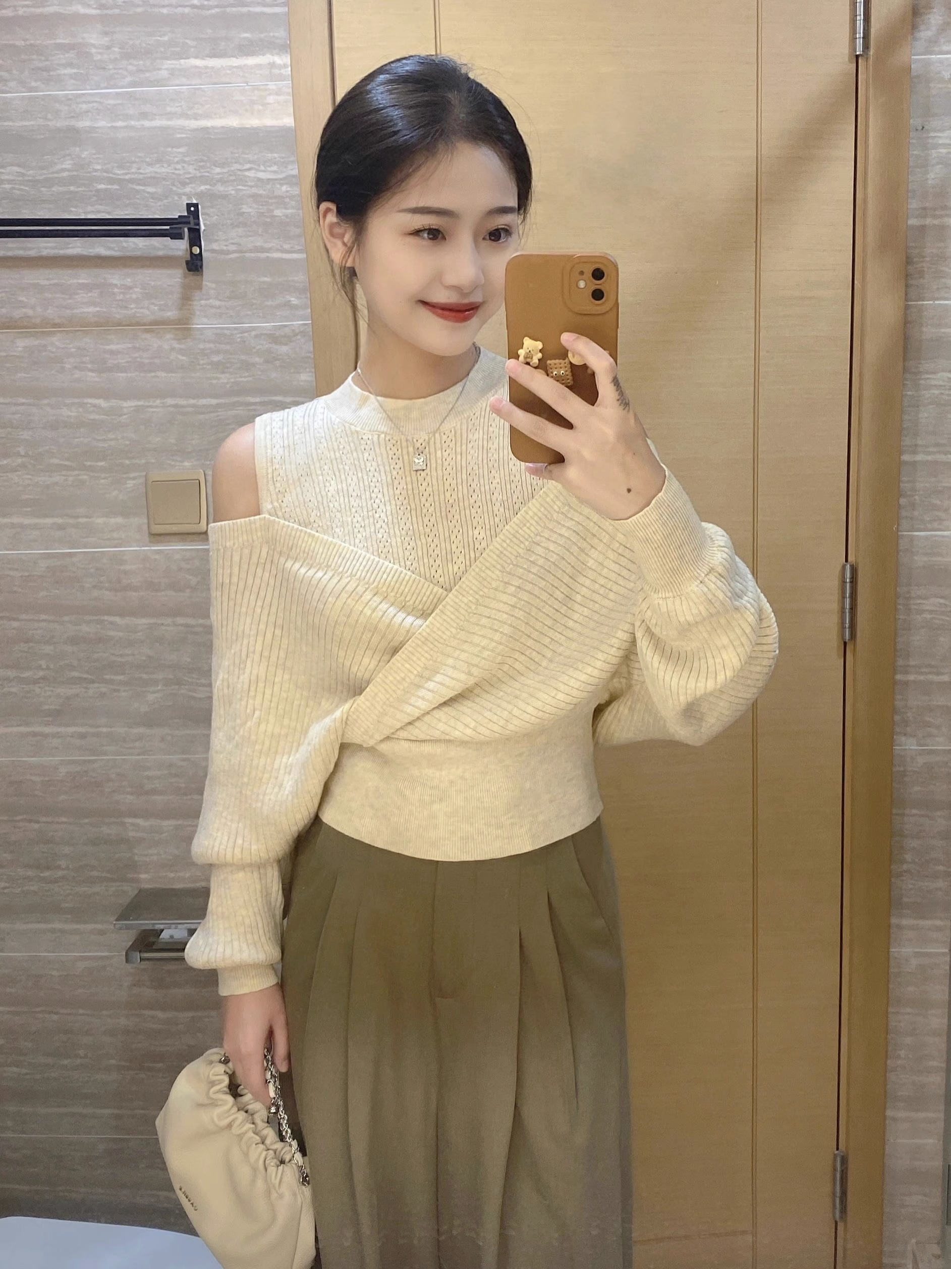 高級感露肩設計感小眾打底衫女秋冬半高領單件別致鏤空