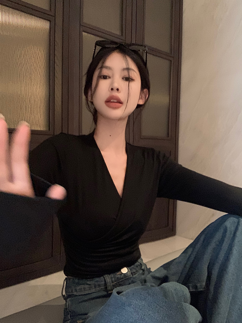 ！秋季設計感交叉v領T恤褶皺收腰設計短款女打底上衣2260