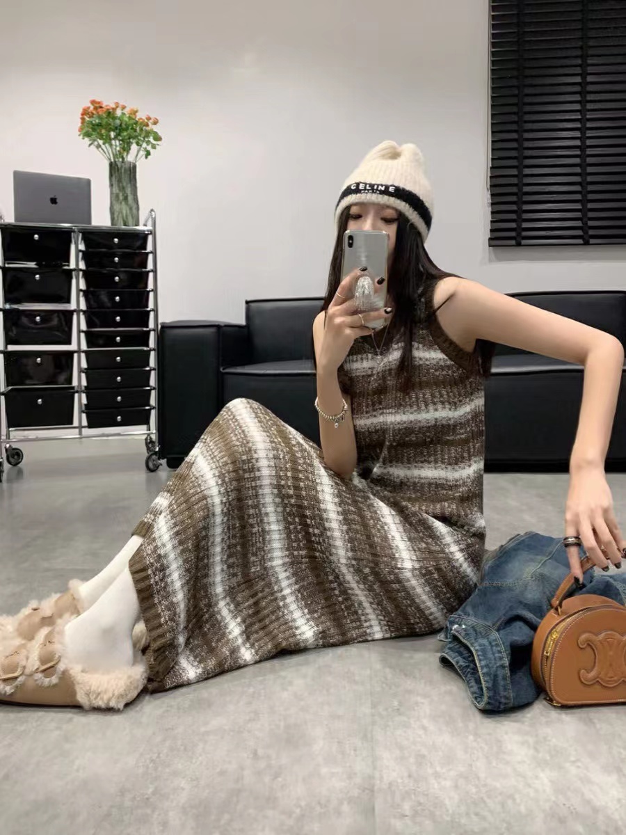 chic條紋無袖u領針織背心裙女2023秋季新款韓版修身顯瘦過膝長裙