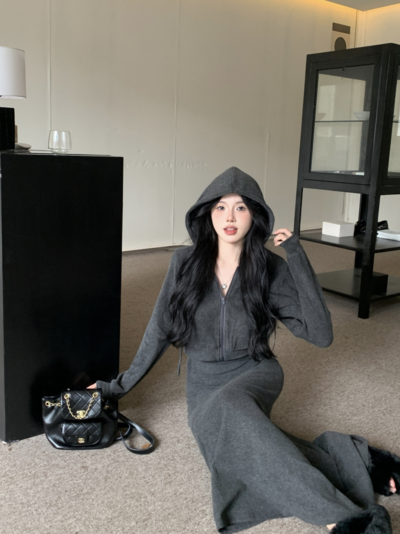 Autumn new hooded short sweatshirt suspender dress suit