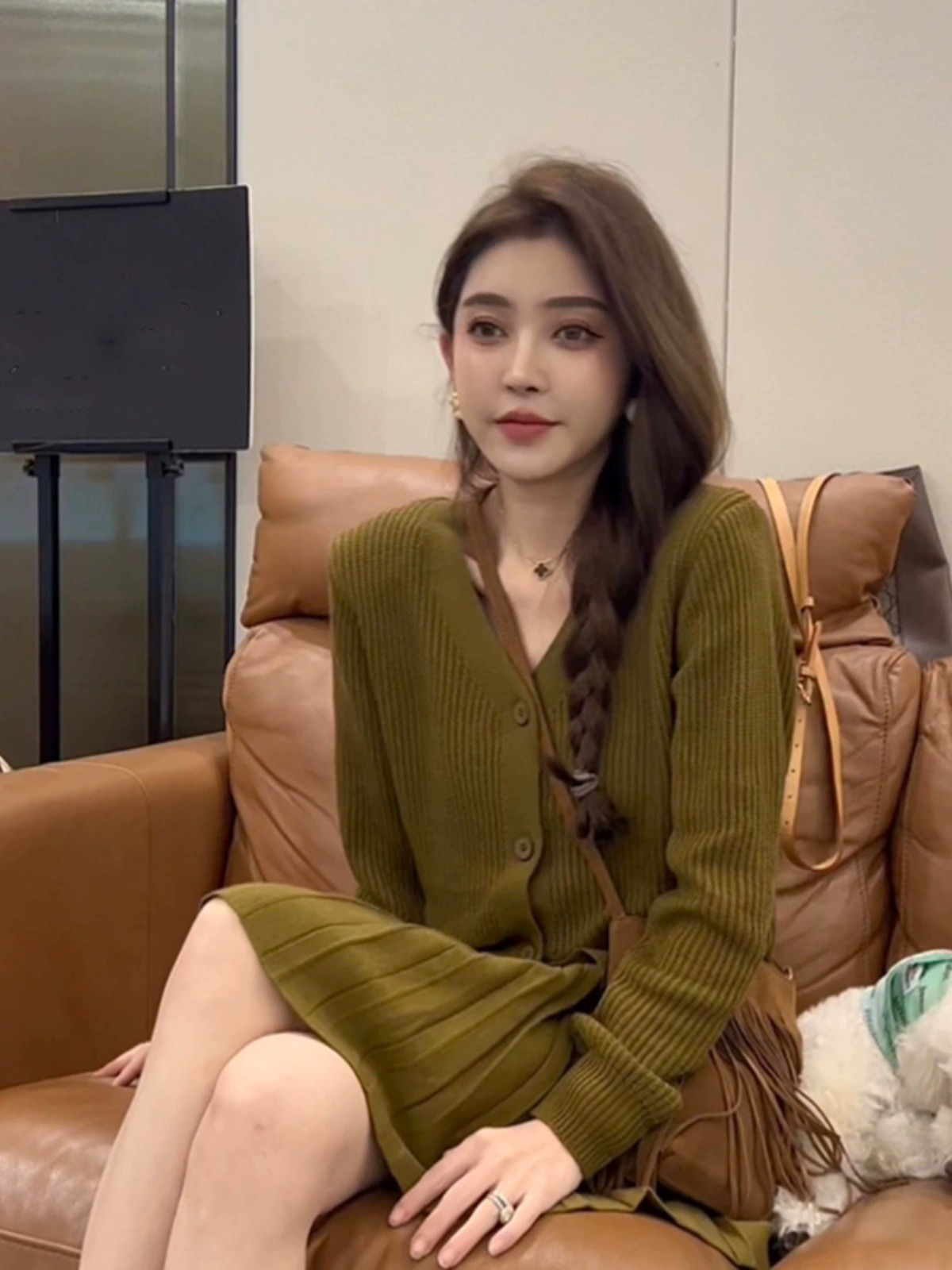 V-neck solid color knitted cardigan women's 2023 autumn new slim waist top pleated skirt suit two-piece set