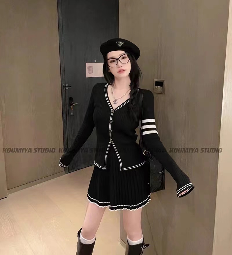 Xiaoxiangfeng knitted two-piece suit skirt for women 2023 early autumn new long-sleeved cardigan top + pleated A-line skirt