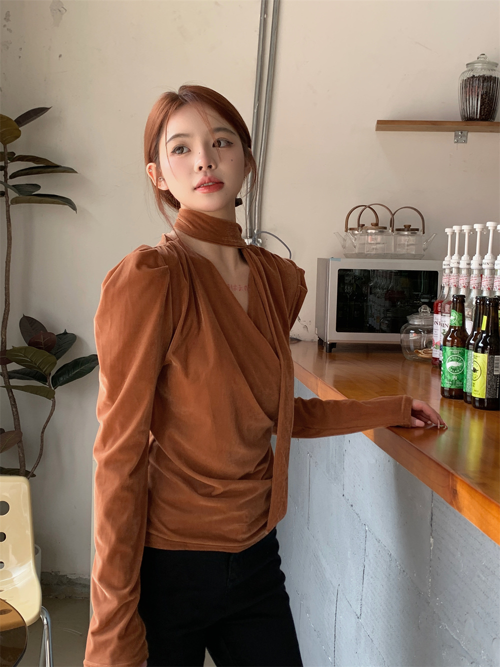 掛脖交叉領飄帶縮褶絲絨襯衣設計感泡泡袖上衣女