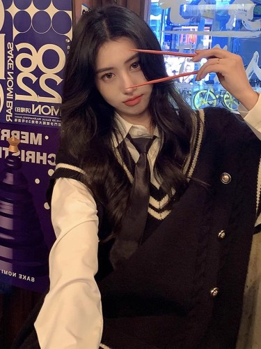 Academic Style Women's Long-Sleeve Black V-Neck Knit Cardigan Winter Youthful & Elegant Sleeveless Top Trendy