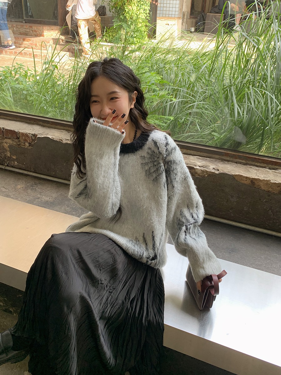 任小藝 寬鬆毛毛花朵毛衣套頭上衣