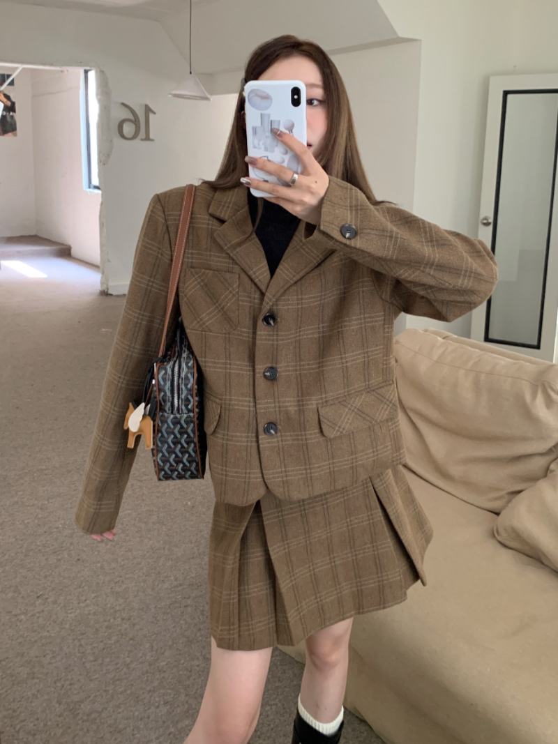 High-end plaid blazer and skirt suit