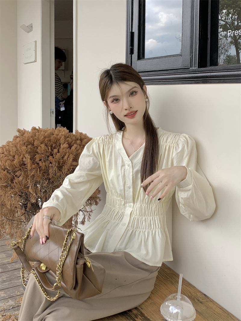 早秋新款獨特别致設計感小眾法式V領收腰長袖女襯衫