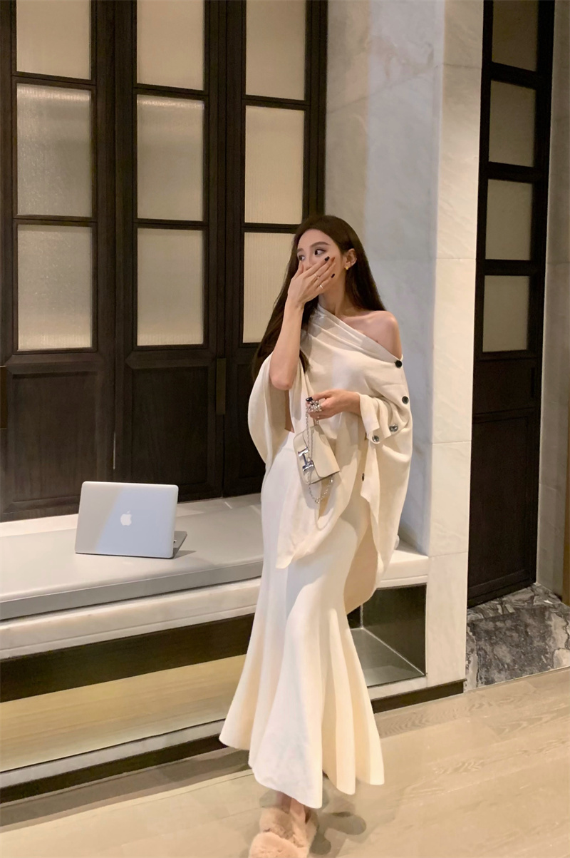 Elegant one-shoulder knitted design top + fishtail skirt